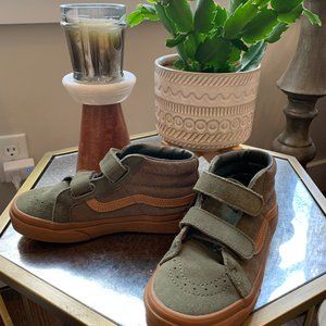NWOT Kids Vans Mid Sneaker